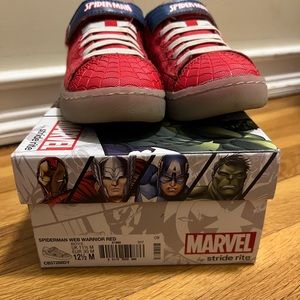 Boys Stride Rite Spider-Man sneakers      Size 12.5